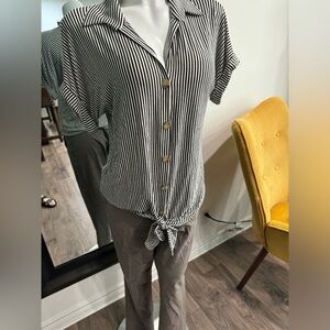 Classic knotted shirt